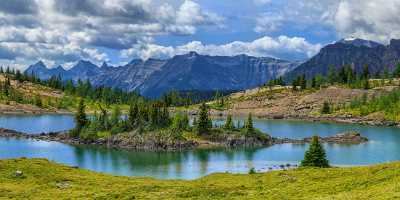 Rock Isle Lake Banff British Columbia Canada Panoramic Fine Art Prints Fine Art Giclee Printing - 016830 - 17-08-2015 - 27049x7772 Pixel Rock Isle Lake Banff British Columbia Canada Panoramic Fine Art Prints Fine Art Giclee Printing Island Fine Art Foto Fine Art Landscape Grass Royalty Free Stock...