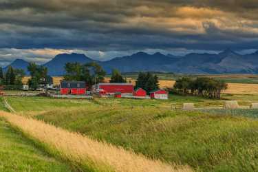 Single Shot Canada Panoramic Landscape Photography Scenic Lake Color Stock Pictures Grass Barn - 018577 - 31-08-2015 - 7952x5304 Pixel Single Shot Canada Panoramic Landscape Photography Scenic Lake Color Stock Pictures Grass Barn Fine Art America Fine Art Photographer Fine Art Photography...