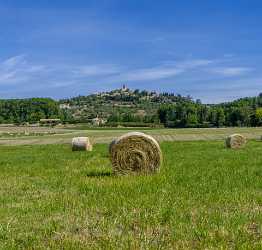 Reillanne Alpes De Haute Provence France Mountain View Fine Art Photography Prints - 015652 - 29-05-2014 - 6968x6650 Pixel Reillanne Alpes De Haute Provence France Mountain View Fine Art Photography Prints Fine Art Photographer Fine Art Photography Fine Art Pictures Outlook Barn...