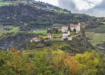 Chiusa Klausen Convento Sabiona Kloster Autumn Blue Sky Shore Color Snow Country Road - 024245 - 20-10-2016 - 10925x7845 Pixel Chiusa Klausen Convento Sabiona Kloster Autumn Blue Sky Shore Color Snow Country Road Royalty Free Stock Photos Rock Fine Art Pictures Fine Art Photographers...