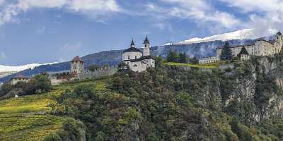 Chiusa Klausen Convento Sabiona Kloster Autumn Blue Sky Sunshine Senic Stock Photos - 024301 - 20-10-2016 - 16008x6642 Pixel Chiusa Klausen Convento Sabiona Kloster Autumn Blue Sky Sunshine Senic Stock Photos What Is Fine Art Photography Art Prints Rain Fine Art Photographer Royalty...