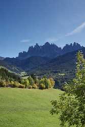 Sankt Peter Villnoess Tal Geislergruppe Dolomiten Berg Wald Sky Fine Art Prints For Sale - 004852 - 11-10-2009 - 4269x6712 Pixel Sankt Peter Villnoess Tal Geislergruppe Dolomiten Berg Wald Sky Fine Art Prints For Sale Landscape Photography Fine Arts Photography Lake Beach Stock Images...