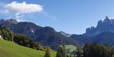 Sankt Peter Villnoess Tal Geislergruppe Dolomiten Berg Wald Fine Art Fotografie - 004854 - 11-10-2009 - 16856x4283 Pixel Sankt Peter Villnoess Tal Geislergruppe Dolomiten Berg Wald Fine Art Fotografie Fine Art Photography Sea Country Road Art Prints For Sale Cloud Rock Grass Fine...