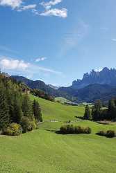 Sankt Peter Villnoess Tal Geislergruppe Dolomiten Berg Wald Flower Fine Art Photo Creek - 004857 - 11-10-2009 - 4096x6370 Pixel Sankt Peter Villnoess Tal Geislergruppe Dolomiten Berg Wald Flower Fine Art Photo Creek Modern Art Print Lake Park Rain Image Stock Fine Art America Panoramic...