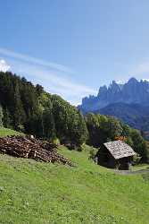 Sankt Peter Villnoess Tal Geislergruppe Dolomiten Berg Wald Fine Art Printing Fine Art Photos - 004858 - 11-10-2009 - 4148x6652 Pixel Sankt Peter Villnoess Tal Geislergruppe Dolomiten Berg Wald Fine Art Printing Fine Art Photos Sunshine Fine Art Photography Galleries Outlook Town Fine Art Foto...