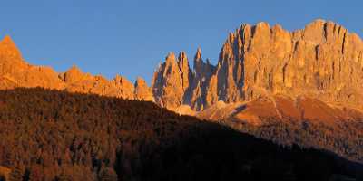 Sankt Zyprian San Cipriano Rosengarten Sonnenuntergang Landschaft Rain Autumn Fine Art Landscapes - 001278 - 15-10-2007 - 19943x4349 Pixel Sankt Zyprian San Cipriano Rosengarten Sonnenuntergang Landschaft Rain Autumn Fine Art Landscapes Stock Images City Fine Art Printer Animal Fine Art Prints For...