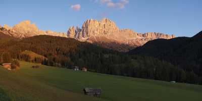 Sankt Zyprian San Cipriano Rosengarten Dolomiten Sonnenuntergang Herbst Fine Art Photography - 005192 - 14-10-2009 - 8507x4163 Pixel Sankt Zyprian San Cipriano Rosengarten Dolomiten Sonnenuntergang Herbst Fine Art Photography Country Road Rock Famous Fine Art Photographers Summer Flower Art...