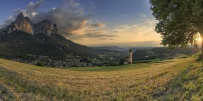 Siusi Seis Valgardena Sciliar Schlern Autumn Dolomites Panorama Hi Resolution - 025079 - 20-06-2018 - 15844x7134 Pixel Siusi Seis Valgardena Sciliar Schlern Autumn Dolomites Panorama Hi Resolution Fine Art Photographers Tree Fog Sunshine Beach Landscape Photography Panoramic...