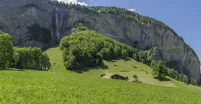 Lauterbrunnen Staubbachfall Wasserfall Waterfall Grass Barn Jungfrau Flower - 021668 - 10-06-2017 - 12169x6316 Pixel Lauterbrunnen Staubbachfall Wasserfall Waterfall Grass Barn Jungfrau Flower Art Photography For Sale Stock Photos Town Summer Fine Art Photographer View Point...