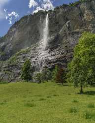 Lauterbrunnen Staubbachfall Wasserfall Waterfall Grass Barn Jungfrau Flower Nature City - 021688 - 10-06-2017 - 6904x8919 Pixel Lauterbrunnen Staubbachfall Wasserfall Waterfall Grass Barn Jungfrau Flower Nature City Stock Photos Winter Art Printing Fine Art Photography Fine Arts Famous...