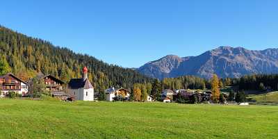 Laret Davos Berge Dorf Herbst Farben Wald Blau Royalty Free Stock Photos Fine Art Landscapes - 002424 - 13-10-2007 - 12860x3828 Pixel Laret Davos Berge Dorf Herbst Farben Wald Blau Royalty Free Stock Photos Fine Art Landscapes Fine Art Prints Fine Art Photographers Shore Fine Art Posters River...