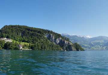 Vitznau Vierwaldstaettersee Wald Sommer Berge See Wasser Blau Summer Fine Art Photography Gallery - 005567 - 13-06-2009 - 5944x4131 Pixel Vitznau Vierwaldstaettersee Wald Sommer Berge See Wasser Blau Summer Fine Art Photography Gallery Grass Fog Photography Image Stock Spring Pass Fine Art Prints...