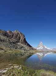 Zermatt Riffelsee Matterhorn Rotenboden Berg See Aussicht Alpen Fine Art Photography Galleries - 004559 - 13-08-2009 - 4410x6034 Pixel Zermatt Riffelsee Matterhorn Rotenboden Berg See Aussicht Alpen Fine Art Photography Galleries Leave Spring Fog Image Stock Grass Landscape Photography Modern...