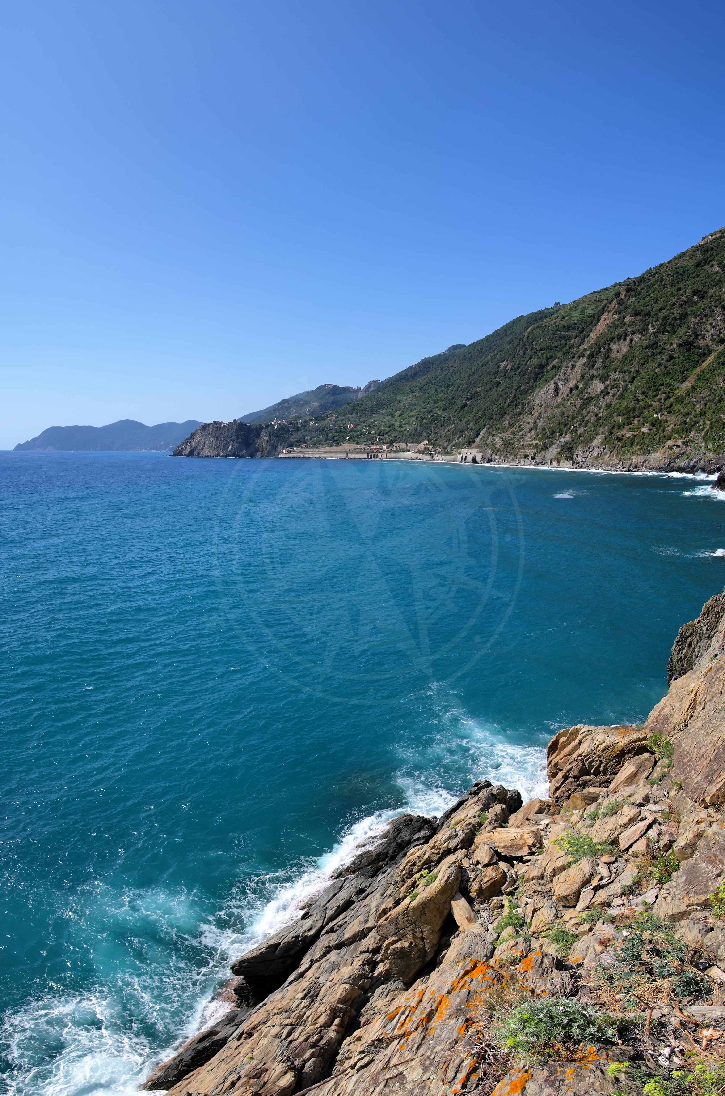 Panorama Estivo della Statua della Vergine Maria e Costa di Manarola, Liguria