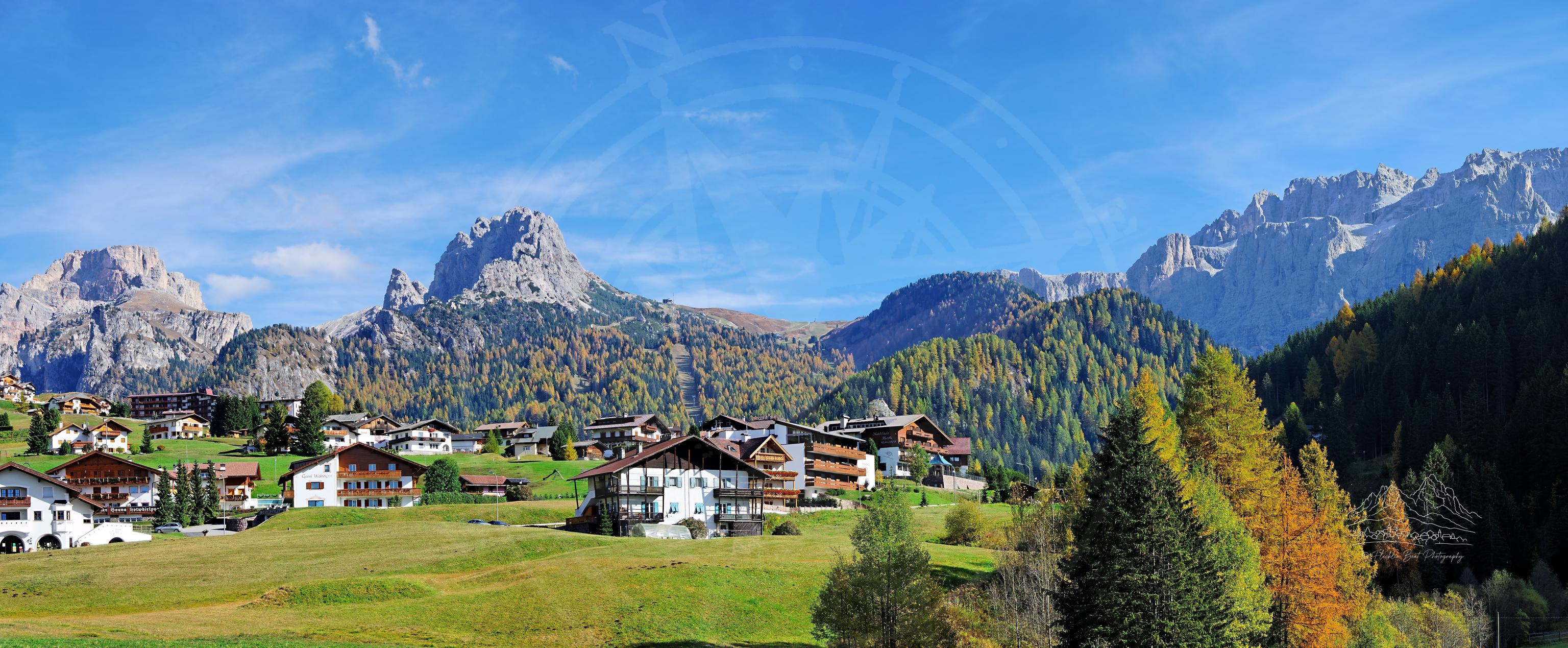 Herbstpanorama Selva di Val Gardena, Südtirol, Italien