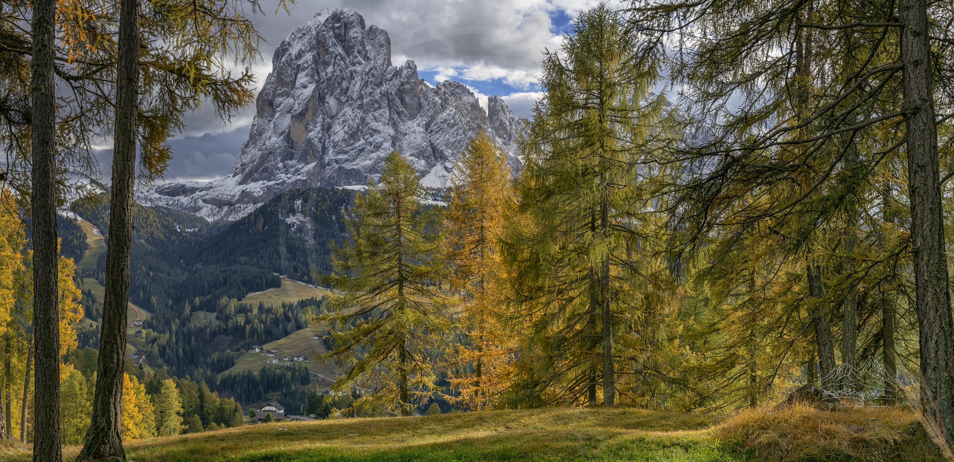 Herbstliche Bergpanorama bei Santa Cristina Valgardena in Südtirol