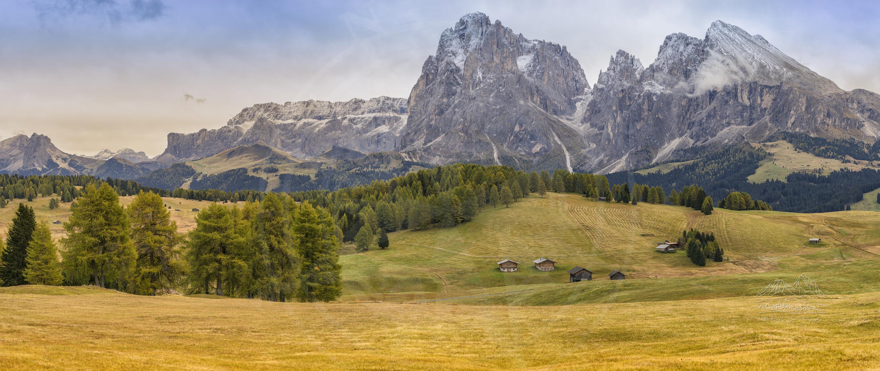 Herbstpanorama der Dolomiten am Seiser Alm, Südtirol, Italien