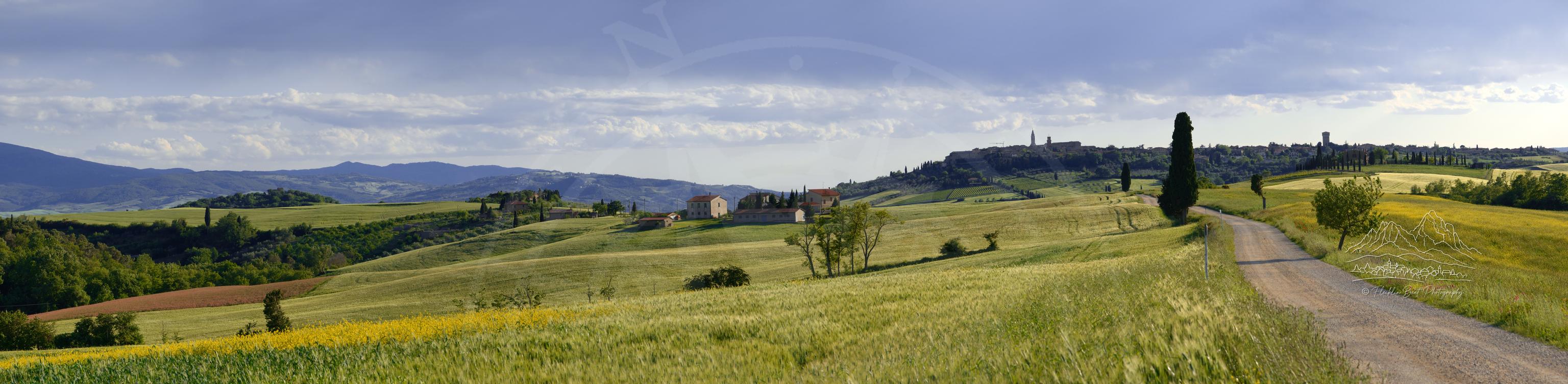 Panorama Paesaggistico da Collina vicino Pienza in Toscana in Estate
