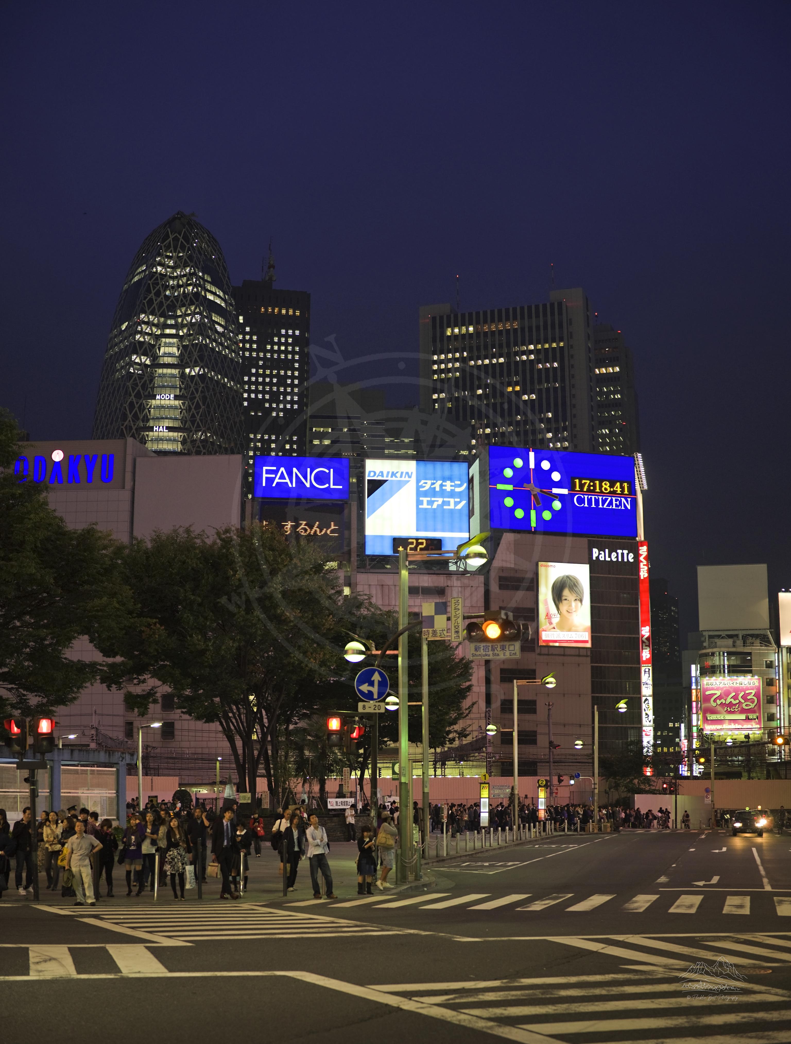 Shinjuku Tokio Panorama bei Nacht im Herbst