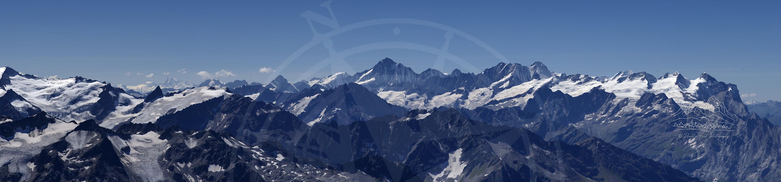 Sommerpanorama vom Klein Titlis Aussichtspunkt in der Schweiz