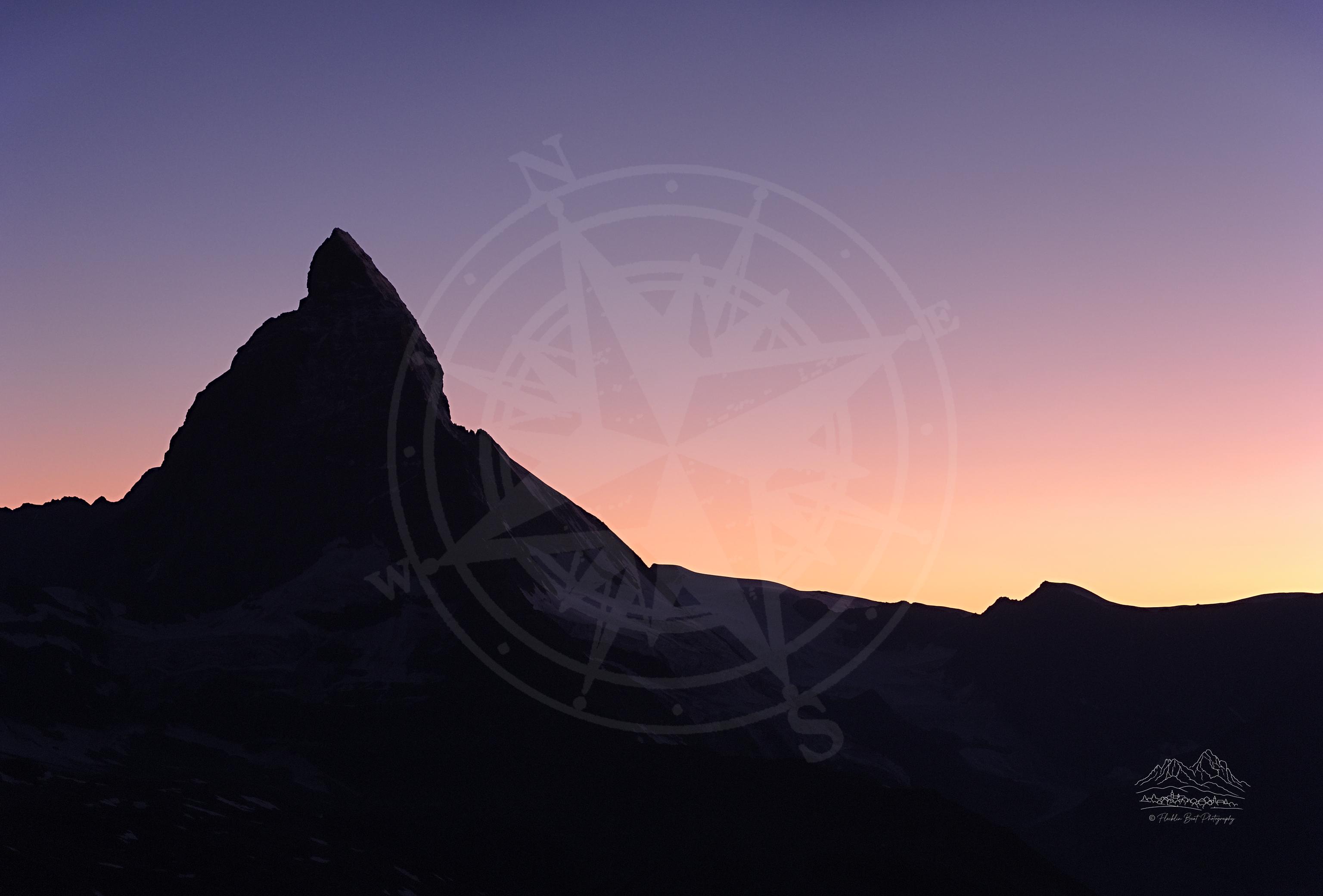 Panorama des Sonnenaufgangs im Sommer vom Kulmhotel Gornergrat bei Zermatt