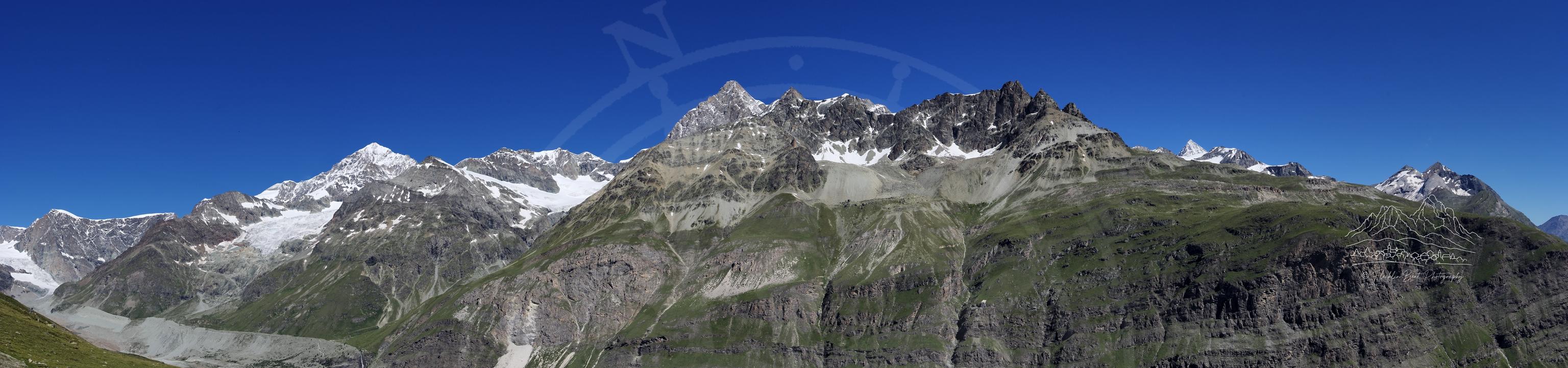 Sommerpanorama der Schwarzsee-Bergkette bei Zermatt, Schweiz