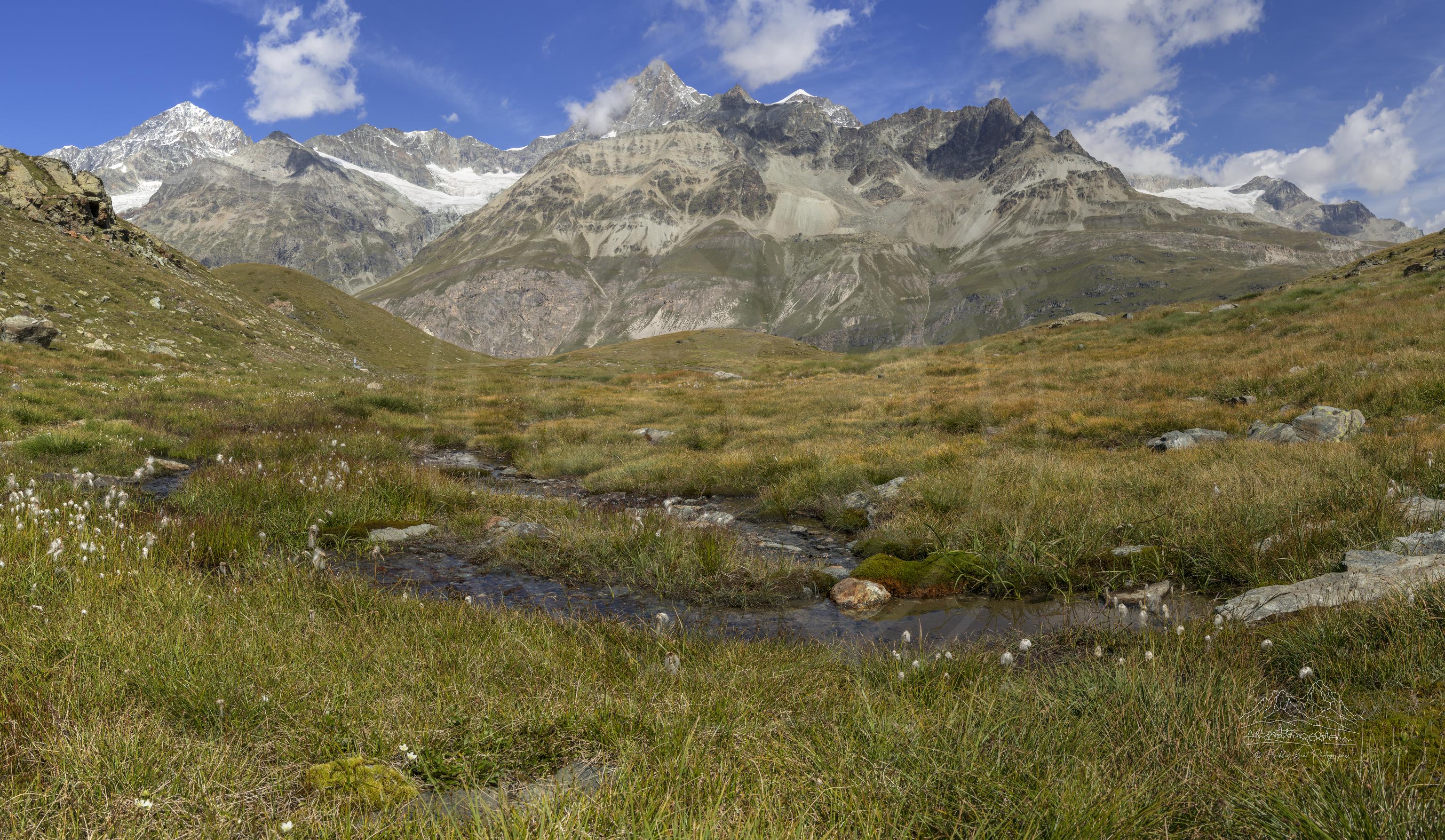 Panoramablick im Sommer auf Trockener Steg mit Matterhorn bei Zermatt, Schweiz