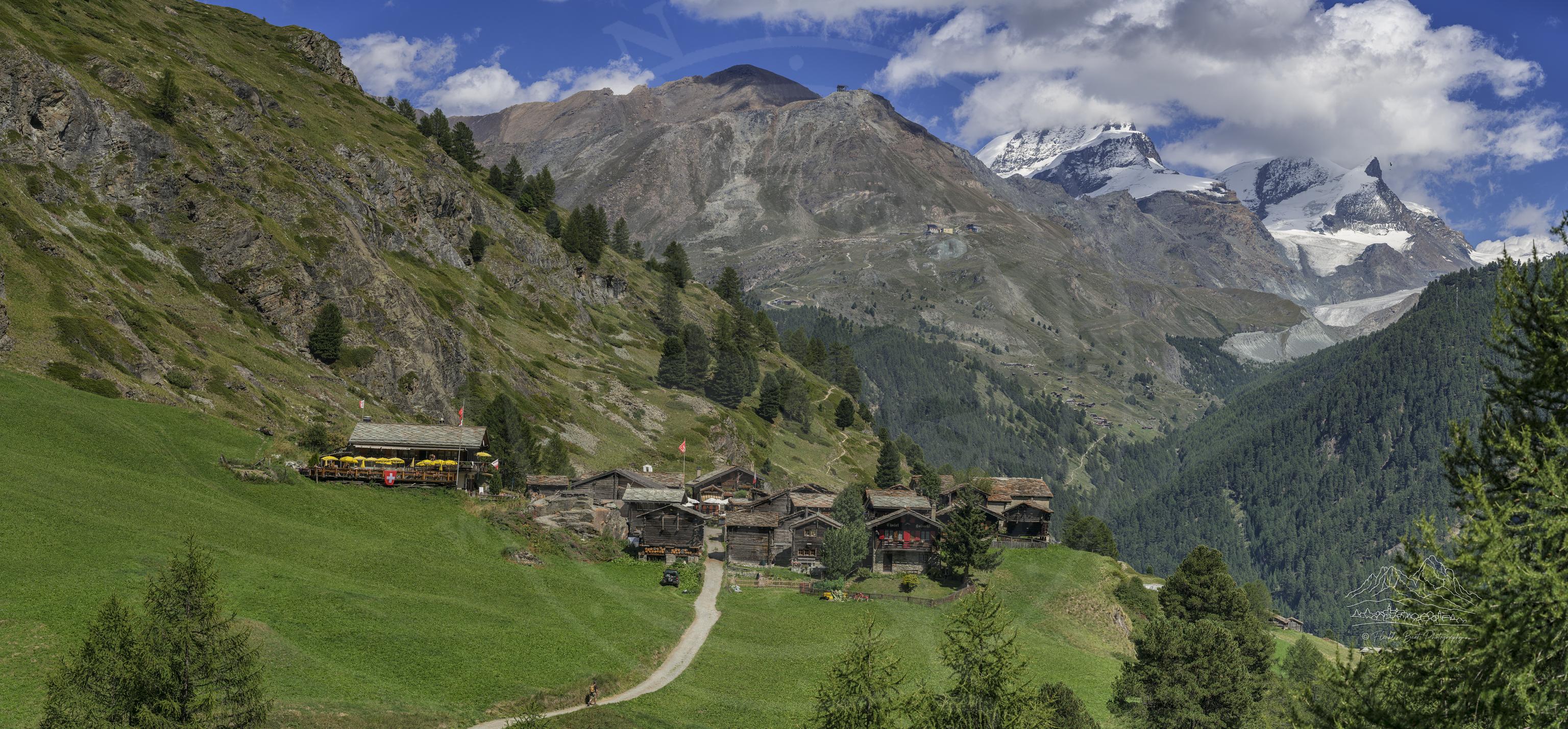 Sommerpanorama vom Bergdorf Zmutt bei Zermatt, Wallis Schweiz