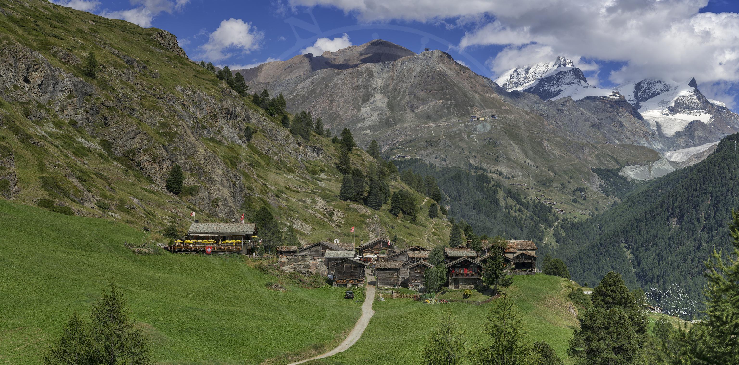 Sommerpanorama vom Zmutt-Tal bei Zermatt, Wallis, Schweiz