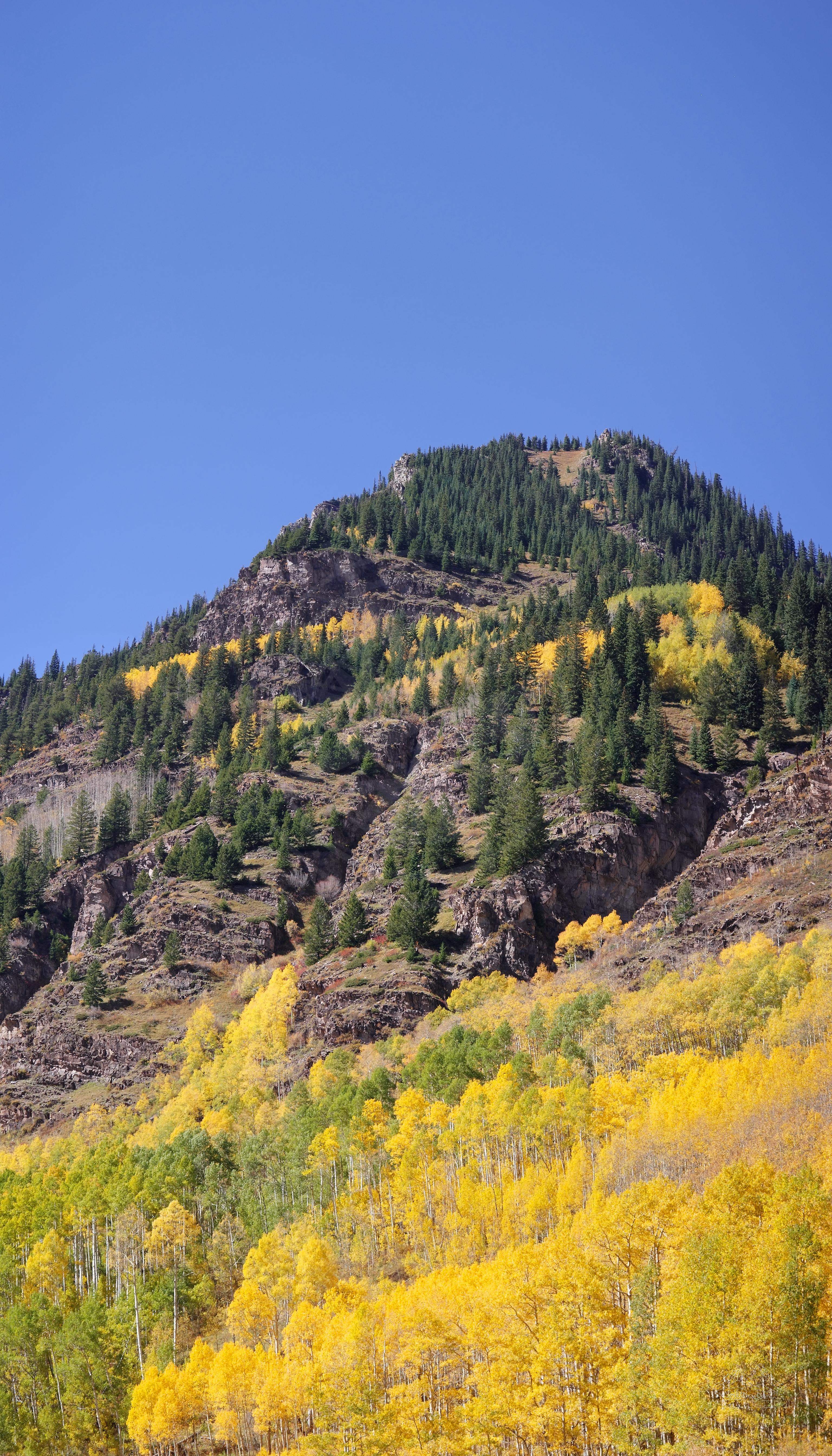 Herbstlandschaft am Maroon Lake Trail in Colorado Panorama