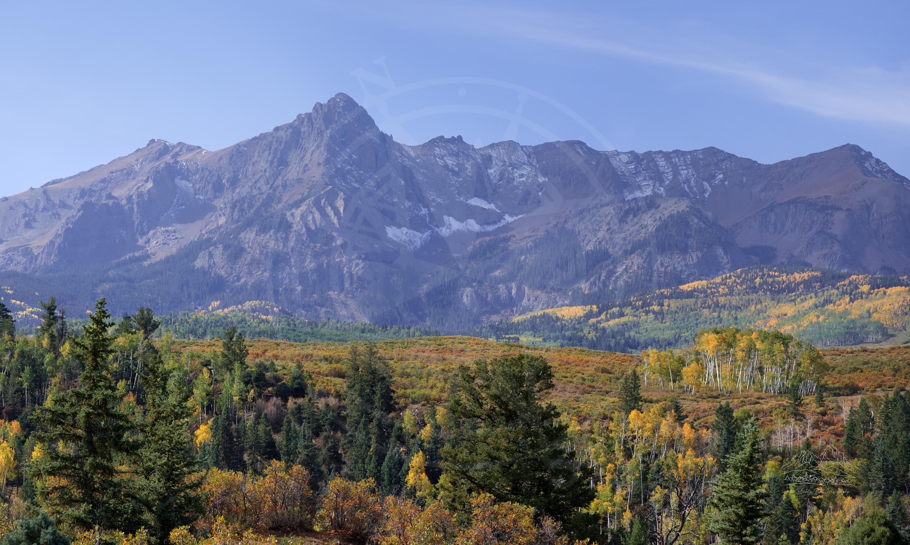 Herbstpanorama der Mount Sneffels Range von der Country Road 9 in Ouray County, Colorado