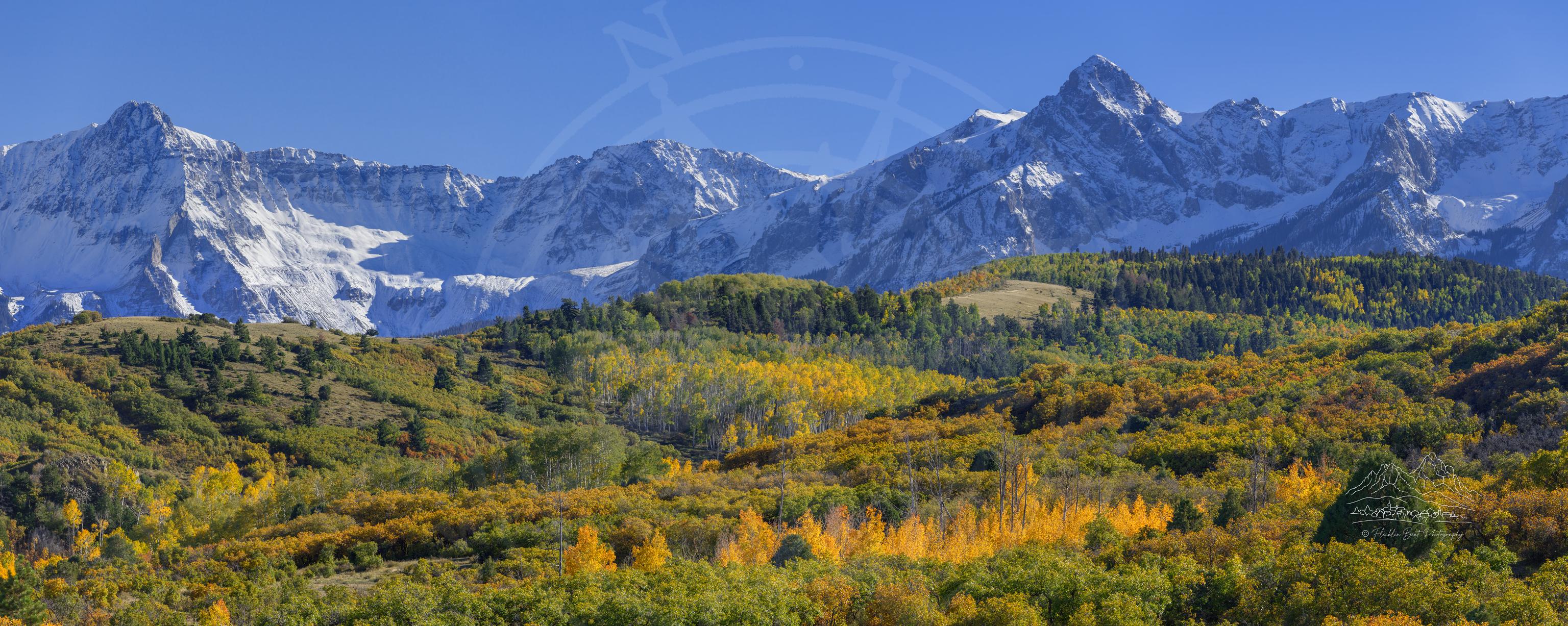 Panorama Autunnale della Catena Montuosa San Juan Skyway in Colorado