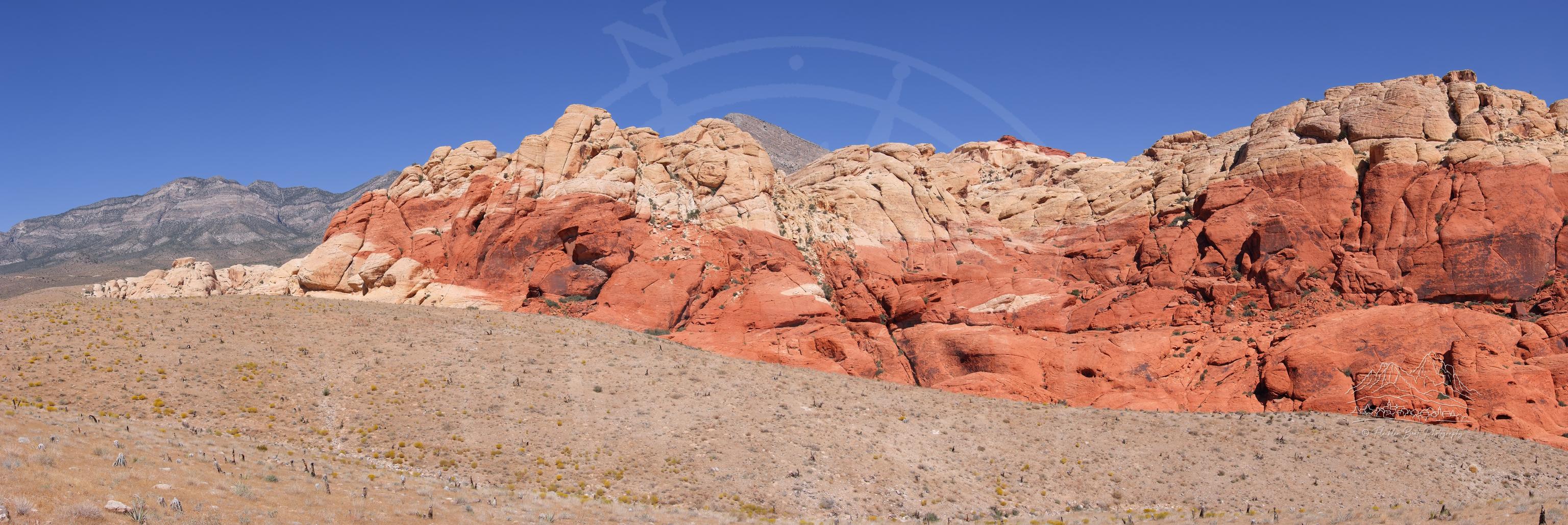 Herbstpanorama der Felsenlandschaft im Red Rock Canyon bei Calico Basin, Nevada