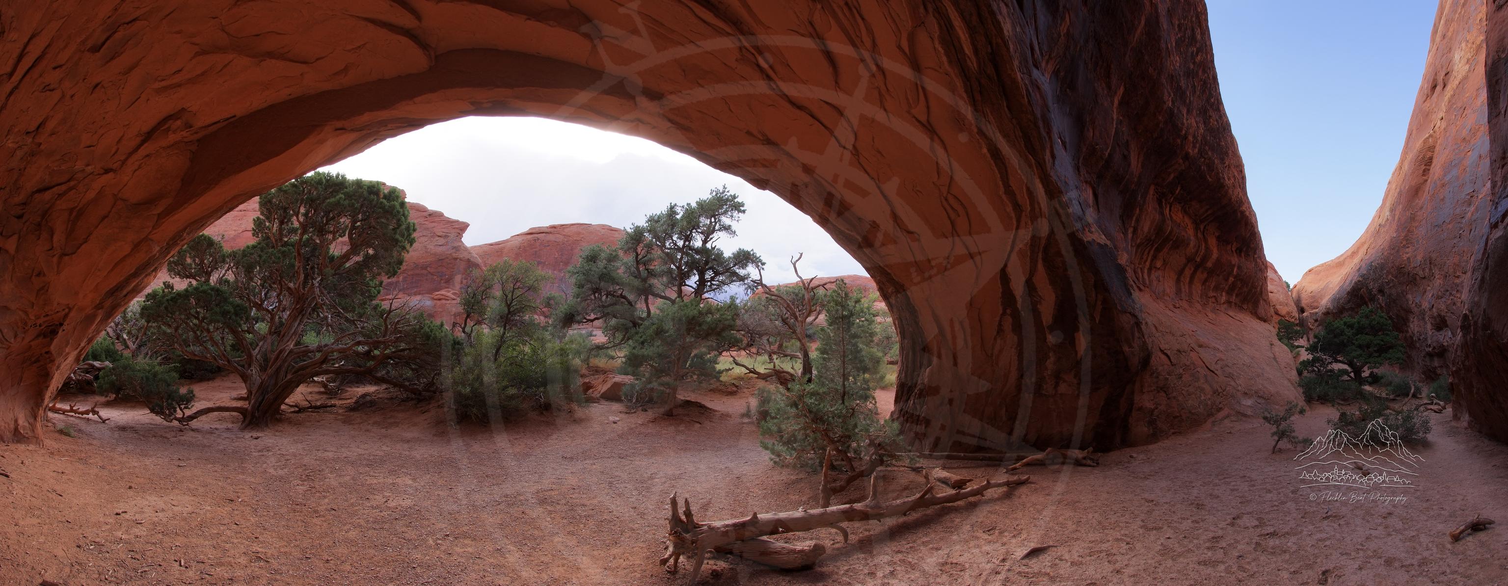 Panoramische Herbstlandschaft des Navajo Arch im Arches Nationalpark Utah