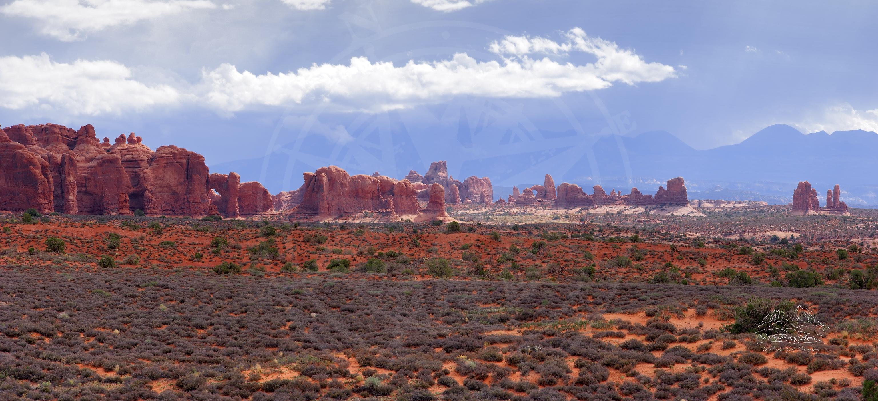 Paysage Panoramique d'Automne sur le Sentier Balanced Rock, Utah