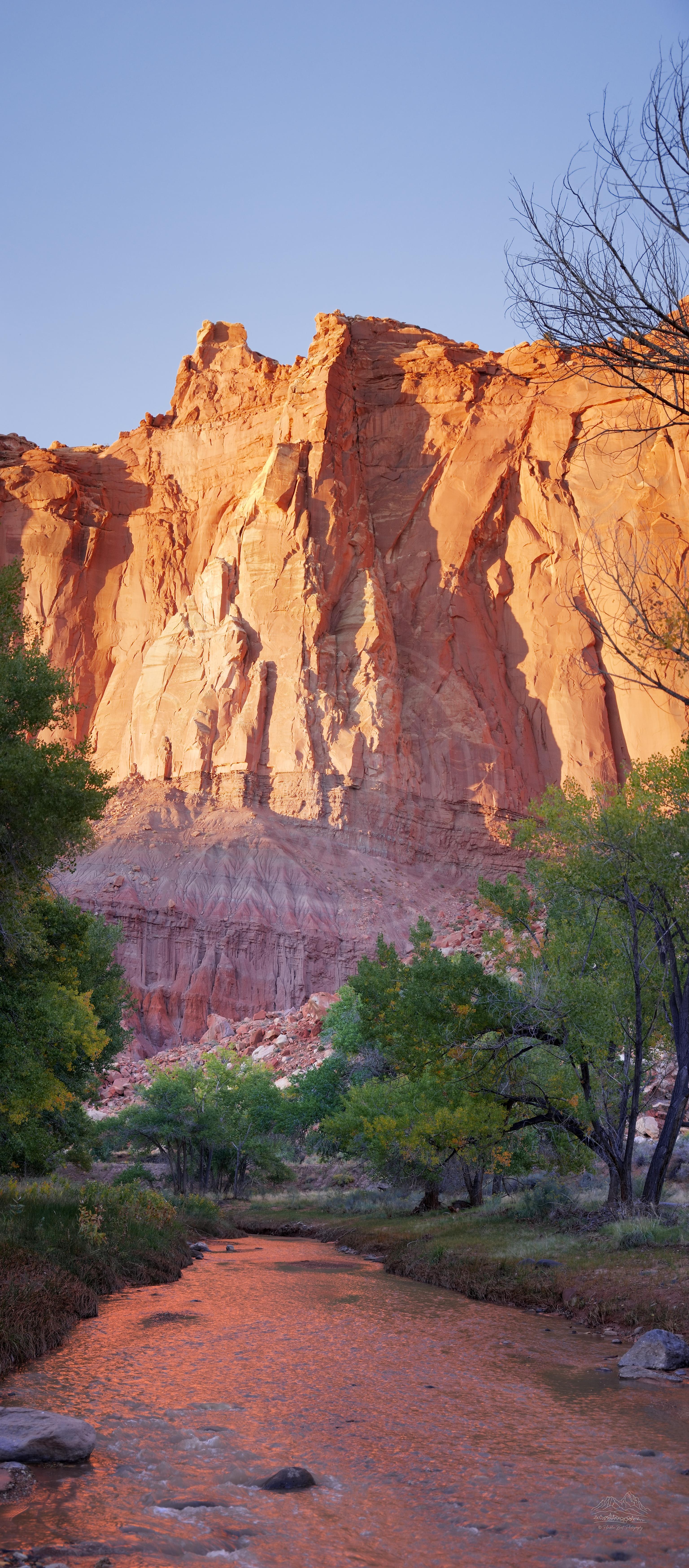 Herbst-Panorama am Capitol Reef Scenic Drive mit Flussblick