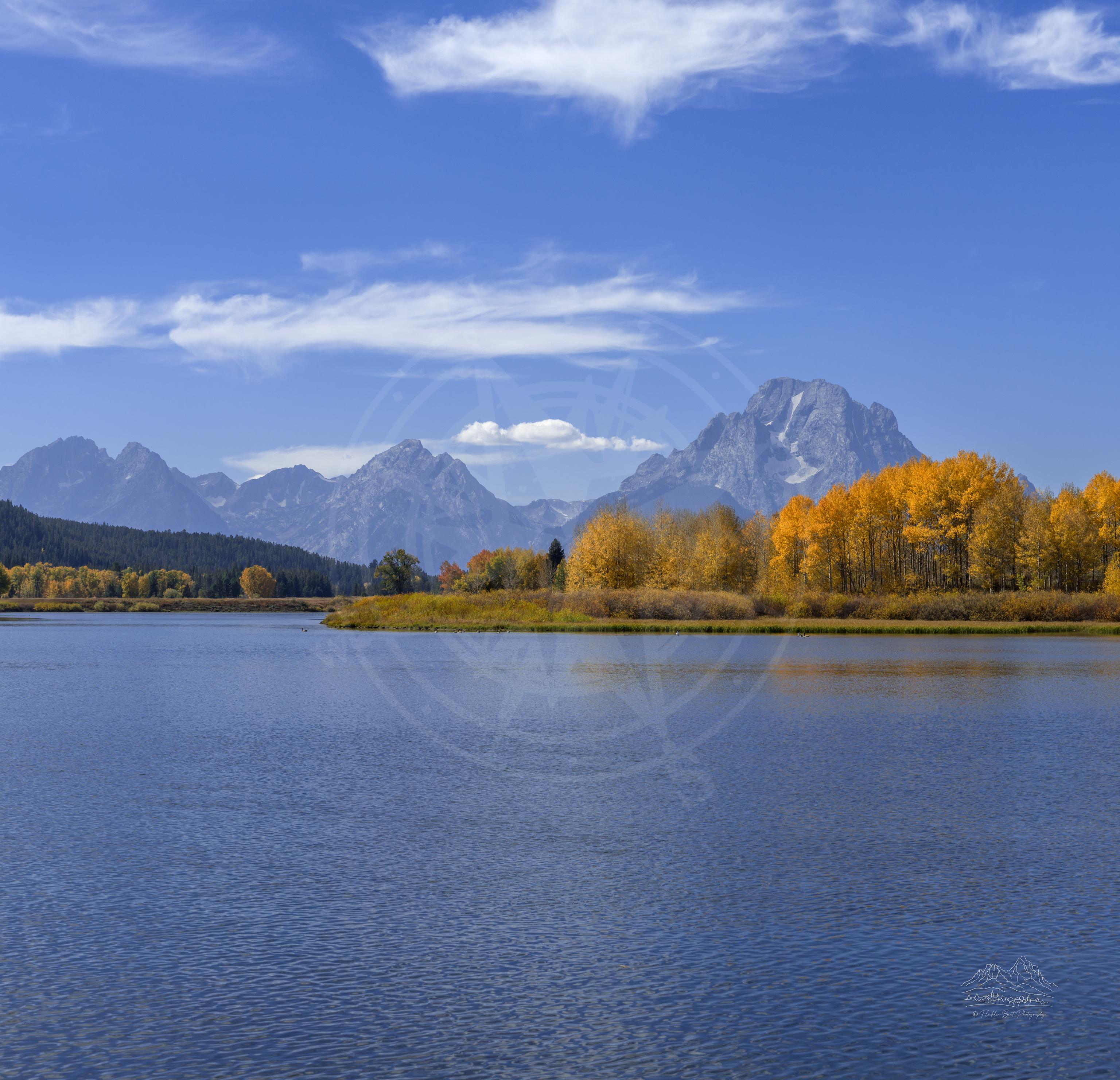 Panorama Autunnale del Lago di Montagna Oxbow Bend nel Grand Teton, Wyoming